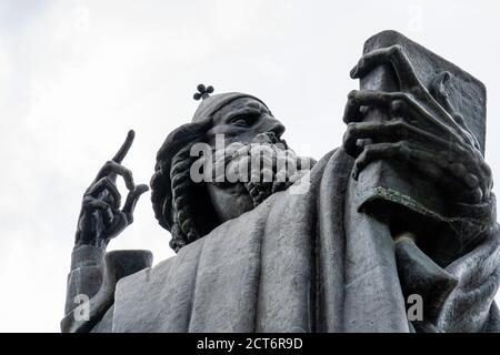 Statua monumentale in bronzo del vescovo Gregorio di Nin, Grgur Ninski creata nel 1929 da Ivan Mestrovic a Spalato, Croazia Foto Stock