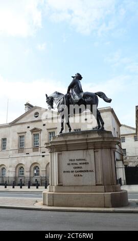 Statua di Field Marshall George HRH Duca di Cambridge visto su una base su Whitehall, Londra, Regno Unito. Foto Stock