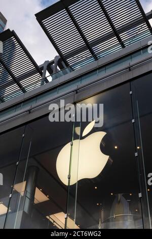 Hong Kong, Hong Kong, Cina. 16 Set 2020. Il negozio Apple nel centro commerciale IFC nel quartiere finanziario di Hong Kong centrale. Credit: Jayne Russell/ZUMA Wire/Alamy Live News Foto Stock