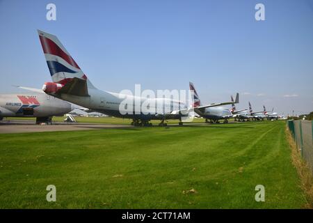 Aeromobili all'aeroporto di Cotswold, Kemble, Gloucestershire in deposito in attesa di disgregamento/riciclaggio dei componenti. Ex British Airways Boeing 747 parcheggiato in su Foto Stock