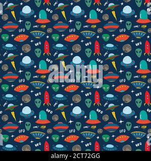 UFO e alieni modello senza giunture. Carino Doodles spazio navi schizzo. Illustrazione del vettore cartoon disegnata a mano. Illustrazione Vettoriale