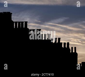 Le pentole del camino in un profilo di Oxford Foto Stock