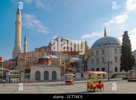 Carrello con simits bagel turco ad Istanbul in Turchia Foto Stock