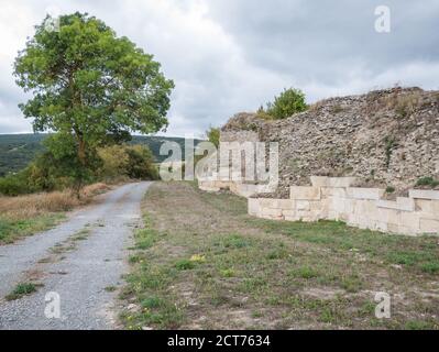 Rovine del sito archeologico di Iruña-Veleia, una città romana (oppidum) nei pressi di Vitoria. Víllodas, Álava, Spagna Foto Stock