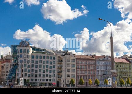 PRAGA, REPUBBLICA CECA - 2015 OTTOBRE. La Dancing House di Praga. Foto Stock