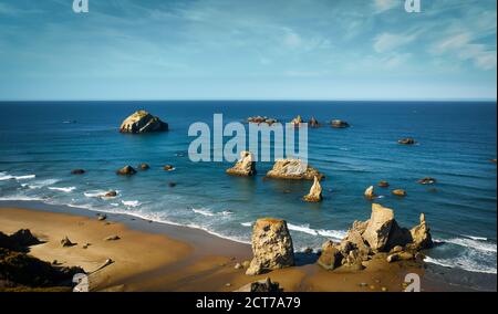 Foto in drone aereo del Face Rock Beach state Park a Bandon, Oregon Foto Stock