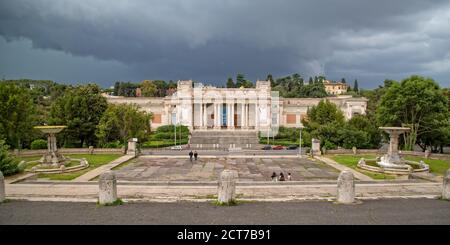 Roma,Italia - 15 maggio 2016:la Galleria Nazionale d'Arte moderna è una galleria d'arte a Roma, fondata nel 1883 e dedicata all'arte moderna e contemporanea Foto Stock