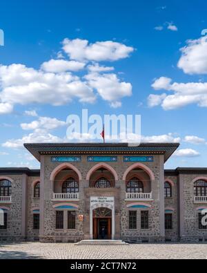 Ankara/Turchia-Agosto 22 2020: Il primo edificio della Grande Assemblea Nazionale della Turchia ad Ankara Foto Stock