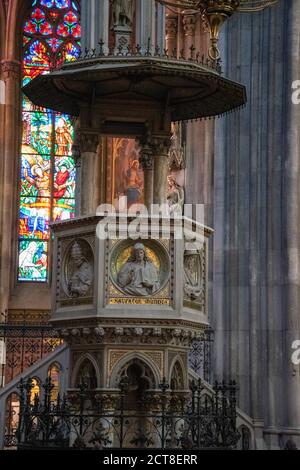 Il pulpito. La Votivkirche (in inglese: Chiesa votiva) a Vienna, Austria. Foto Stock