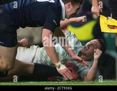 Rory Triniman segna la prova vincente per Cambridge, vincendo il 135th Varsity Match 23-18. Oxford v Cambridge immagine : © Mark Pain / Alamy Foto Stock