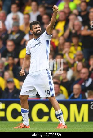 Diego Costa celebra il punteggio del gol vincente di Chelsea 1-2 Watford v Chelsea Premier League - Vicarage Road Stadium Copyright Picture : Mark Pain 20/ Foto Stock
