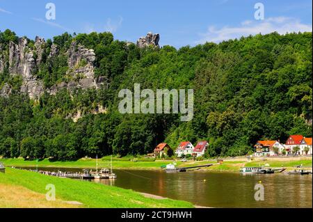 In Germania, in Sassonia, Rathen, traghetto di reazione al fiume Elba Foto Stock