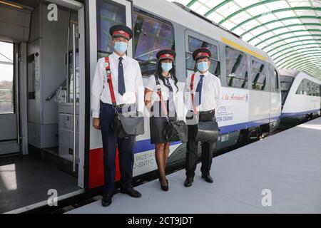 Otopeni, Romania - 21 settembre 2020: Dettagli dalla stazione ferroviaria di recente costruzione presso l'aeroporto internazionale Henri Coanda. Foto Stock