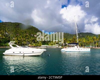 Caraibi Antille, Piccole Antille, Saint Lucia Castries, yacht a vela in Marigot Bay Foto Stock