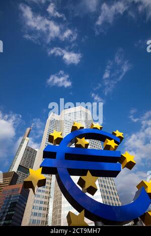 Germania, Hesse, Francoforte, Banca centrale europea, EZB, simbolo dell'Euro Foto Stock