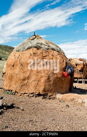 Africa, Namibia, Damaraland, insediamento Himba, capanne di argilla Foto Stock