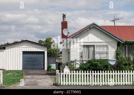 Nuova Zelanda, Ngatea, casa indipendente con garage Foto Stock