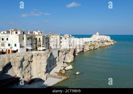 Italia Puglia Puglia, Gargano, Vieste, old town a costa Foto Stock