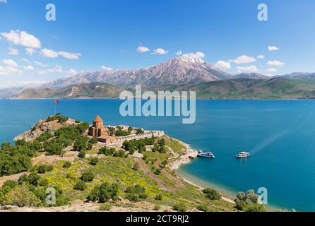 La Turchia, Isola Akdamar, Chiesa Armena della Santa Croce al lago Van Foto Stock