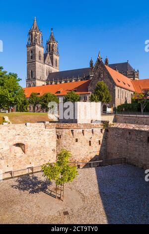 Germania, Sassonia-Anhalt, Magdeburgo, Bastione Cleve e Cattedrale di Magdeburgo Foto Stock