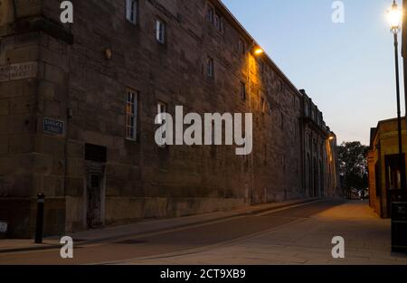 Barrack Street al crepuscolo, Warwick, Warwickshire, Inghilterra, Regno Unito Foto Stock