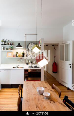 Grande cucina del piatto in un vecchio edificio Foto Stock