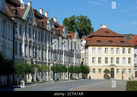 In Germania, in Baviera, Baviera, cavalier tribunali, la Residenzplatz presso la piazza della residenza e ex casa del vicario generale Foto Stock