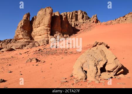 Algeria, Sahara, del Tassili N'Ajjer National Park, rocce e dune al circo Foto Stock