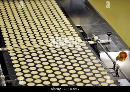 Germania, industria alimentare, Cookie produzione nel panificio industriale Foto Stock