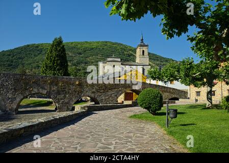 In Spagna, il modo di St James, Molinaseca, romanico ponte di pietra Foto Stock