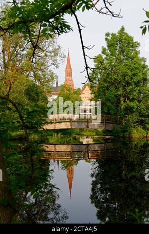 Germania, Bassa Baviera, Foresta Bavarese, Zwiesel al fiume Regen, in vista della chiesa di San Nicola Foto Stock