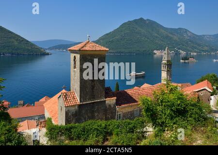 Montenegro, vista su Perast e Baia di Kotor Foto Stock