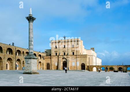 Italia Puglia Provincia di Lecce, Leuca, Capo di Santa Maria di Leuca, Basilica di San Pietro e la Chiesa del pellegrinaggio Foto Stock