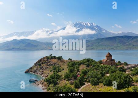 La Turchia, Isola Akdamar, Chiesa Armena della Santa Croce al lago Van Foto Stock