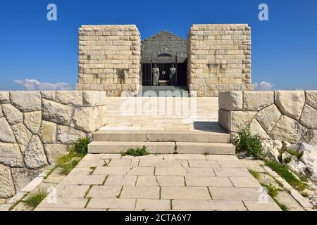 Montenegro Crna Gora, santuario nazionale Njegusi Mausoleo, parco nazionale di Lovcen Foto Stock