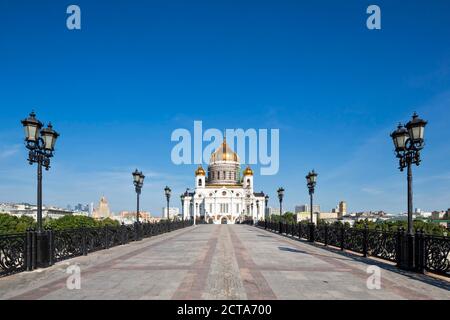 La Russia a Mosca, la Cattedrale di Cristo Salvatore e Ponte Patriarshy Foto Stock