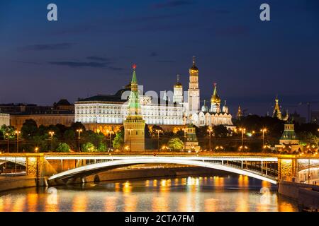 La Russia, Mosca, vista del Cremlino con le sue torri Foto Stock