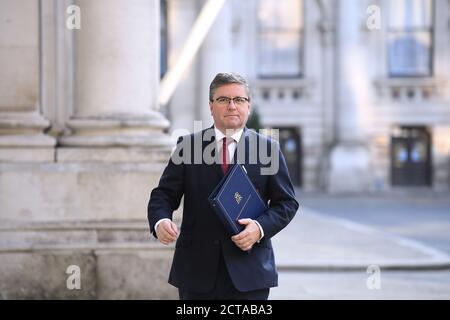 Il Segretario alla Giustizia Robert Buckland arriva al Foreign and Commonwealth Office (FCO) di Londra, per una riunione del Gabinetto che si tiene presso l'FCO. Foto Stock