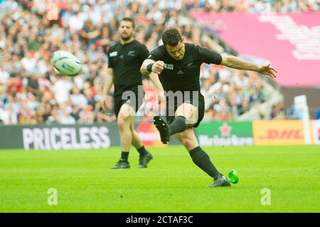 DAN CARTER New Zealand v Argentina Rugby World Cup 2015 Picture Credit : © MARK PAIN / ALAMY Foto Stock