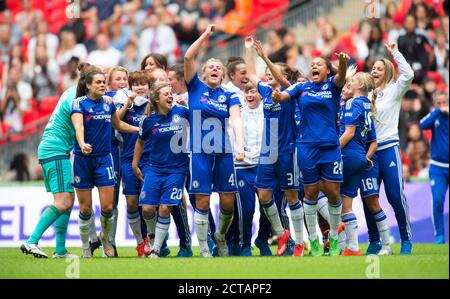 I GIOCATORI DI CHELSEA CELEBRANO LA VITTORIA della tazza fa ALLA finale FINALE DI FISCHIO Chelsea v Notts County Womens fa Cup Final - Wembley Picture : Mark Pain / ALAMY Foto Stock