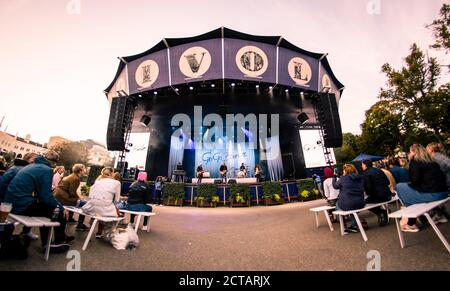 Copenaghen, Danimarca. 17 settembre 2020. La rock band danese Go Go Go Berlin esegue un concerto dal vivo a Tivoli a Copenhagen. (Foto: Gonzales Photo - Nikolaj Bransholm). Foto Stock