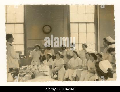 1950's era fotografie di infermieri in sala conferenze in un ospedale, Regno Unito circa 1955. Foto Stock
