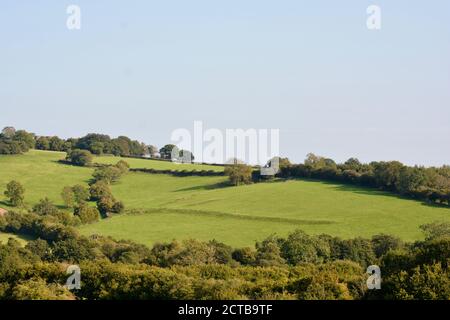 La splendida campagna intorno alla città gallese di Abergavenny. Paesaggio rurale e agricolo in questa parte ricca e fertile del Galles. Tale bellezza. Foto Stock