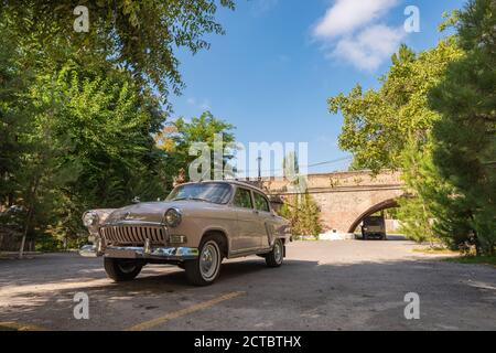 Vecchia auto retrò sovietica GAZ-21, release 1958 Foto Stock