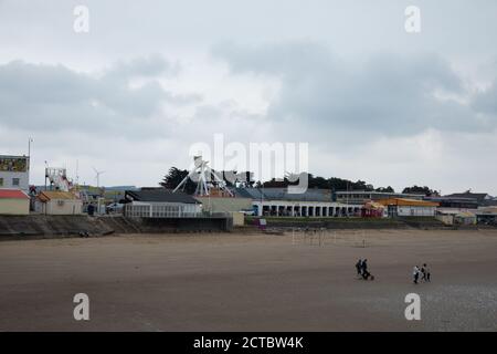 Porthcawl, Galles del Sud, Regno Unito. 22 settembre 2020. La città costiera è quasi deserta questo pomeriggio, con pochissime persone in giro. Il blocco locale ha effetto 3 ore di distanza alle 18:00 sotto Bridgend, Merthyr Tydfil, Newport e Blaenau Gwent. I Parkdean Resorts, che gestiscono anche la vicina Trecco Bay, hanno oggi chiesto a tutti gli ospiti di lasciare il resort entro le 18:00 a causa del blocco. Credit: Andrew Bartlett/Alamy Live News Foto Stock