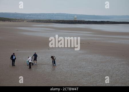 Porthcawl, Galles del Sud, Regno Unito. 22 settembre 2020. La città costiera è quasi deserta questo pomeriggio, con pochissime persone in giro. Il blocco locale ha effetto 3 ore di distanza alle 18:00 sotto Bridgend, Merthyr Tydfil, Newport e Blaenau Gwent. I Parkdean Resorts, che gestiscono anche la vicina Trecco Bay, hanno oggi chiesto a tutti gli ospiti di lasciare il resort entro le 18:00 a causa del blocco. Credit: Andrew Bartlett/Alamy Live News Foto Stock