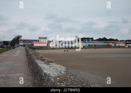 Porthcawl, Galles del Sud, Regno Unito. 22 settembre 2020. La città costiera è quasi deserta questo pomeriggio, con pochissime persone in giro. Il blocco locale ha effetto 3 ore di distanza alle 18:00 sotto Bridgend, Merthyr Tydfil, Newport e Blaenau Gwent. I Parkdean Resorts, che gestiscono anche la vicina Trecco Bay, hanno oggi chiesto a tutti gli ospiti di lasciare il resort entro le 18:00 a causa del blocco. Credit: Andrew Bartlett/Alamy Live News Foto Stock