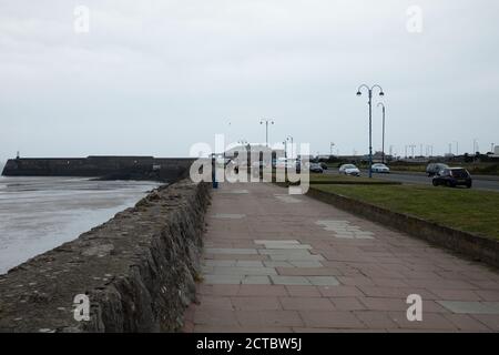 Porthcawl, Galles del Sud, Regno Unito. 22 settembre 2020. La città costiera è quasi deserta questo pomeriggio, con pochissime persone in giro. Il blocco locale ha effetto 3 ore di distanza alle 18:00 sotto Bridgend, Merthyr Tydfil, Newport e Blaenau Gwent. I Parkdean Resorts, che gestiscono anche la vicina Trecco Bay, hanno oggi chiesto a tutti gli ospiti di lasciare il resort entro le 18:00 a causa del blocco. Credit: Andrew Bartlett/Alamy Live News Foto Stock