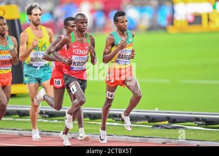 Barega Selemon (Etiopia), Jacob Krop (Kenya), Muktar Edris (Etiopia). 5000 metri Uomini. IAAF mondiale di atletica, Doha 2019 Foto Stock