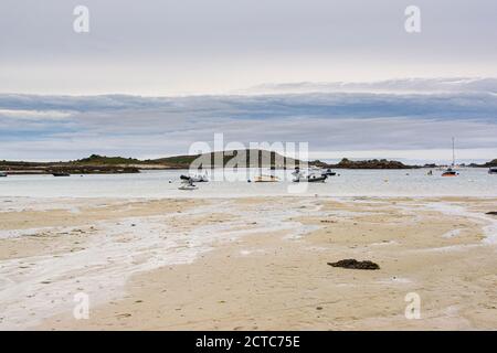 Vista da Green Porth su Tresco verso Round Island Nelle Isole di Scilly Foto Stock